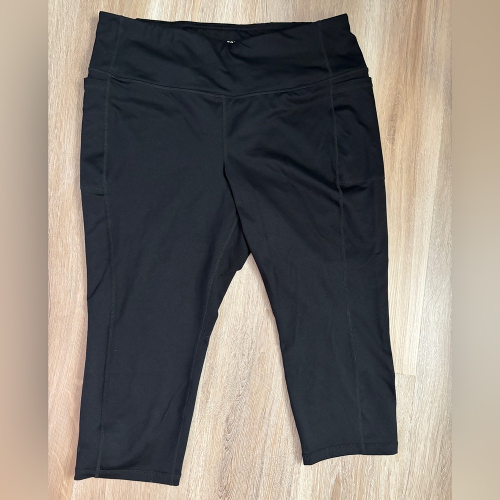 Torrid Capri Side Pocket Active Black Leggings